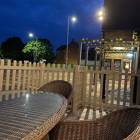 The Queens Head Inn Milton Ernest Экстерьер фото