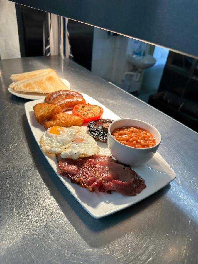 The Queens Head Inn Milton Ernest Экстерьер фото
