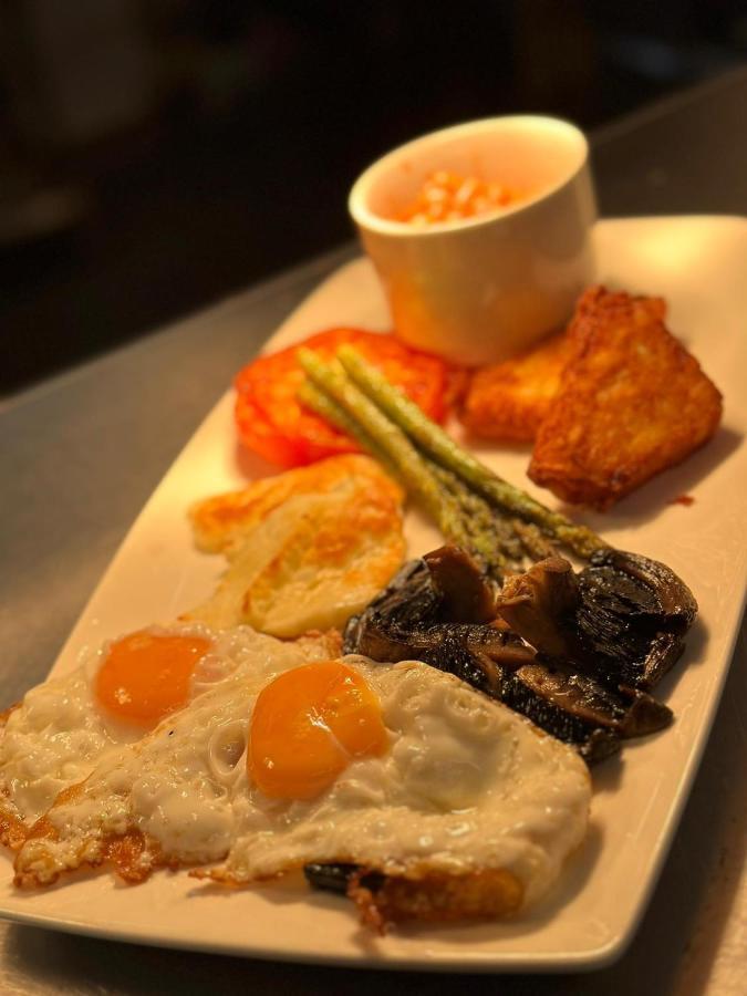The Queens Head Inn Milton Ernest Экстерьер фото