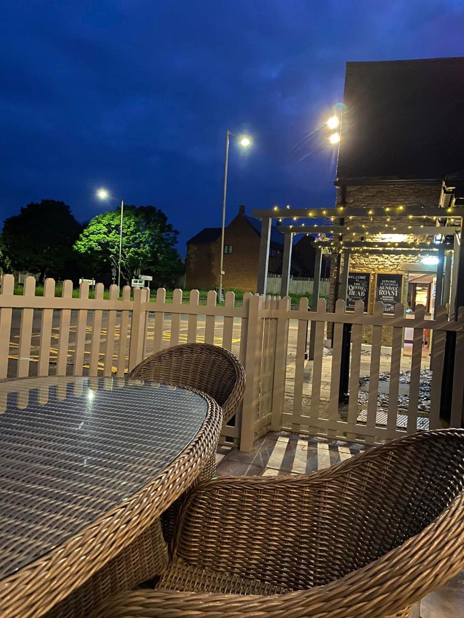 The Queens Head Inn Milton Ernest Экстерьер фото